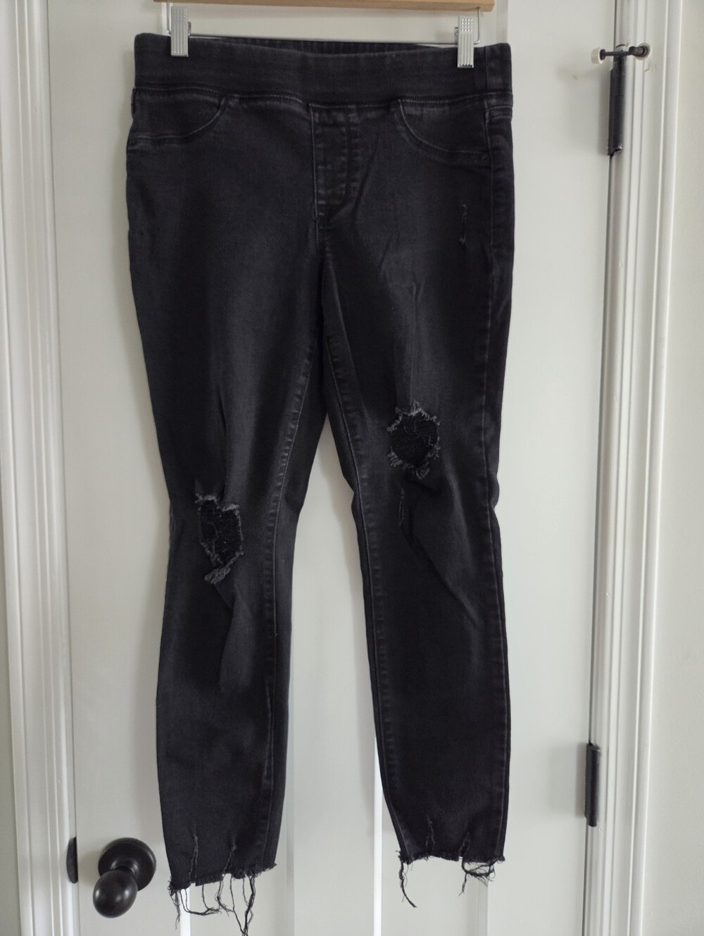 Old Navy rockstar super skinny distressed jeans Size 8 Black